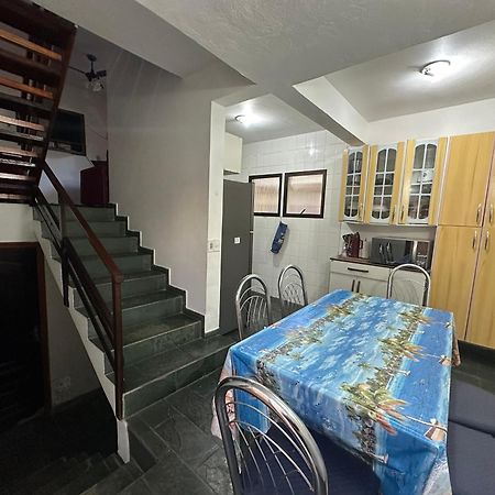 Triplex Piscina Churrasqueira Lava E Seca Wi-Fi E 2 Tvs Em Condominio Com 90M2 No Centro De Ubatuba Exterior photo